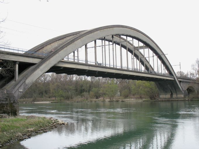 Pont ferroviaire dit viaduc de la Méditerranée, ou dit viaduc d'Arboras, ou dit viaduc de Chasse