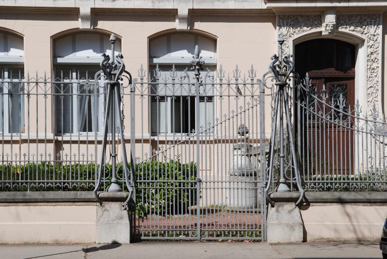 École pratique de commerce et d’industrie, actuellement lycée d’enseignement général, technologique et professionnel, dit cité scolaire Hippolyte Carnot