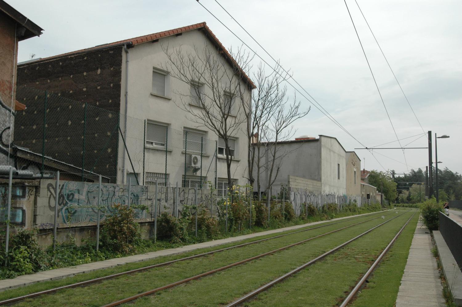 Usine en alignement sur l'ancienne voie ferré de l'Est