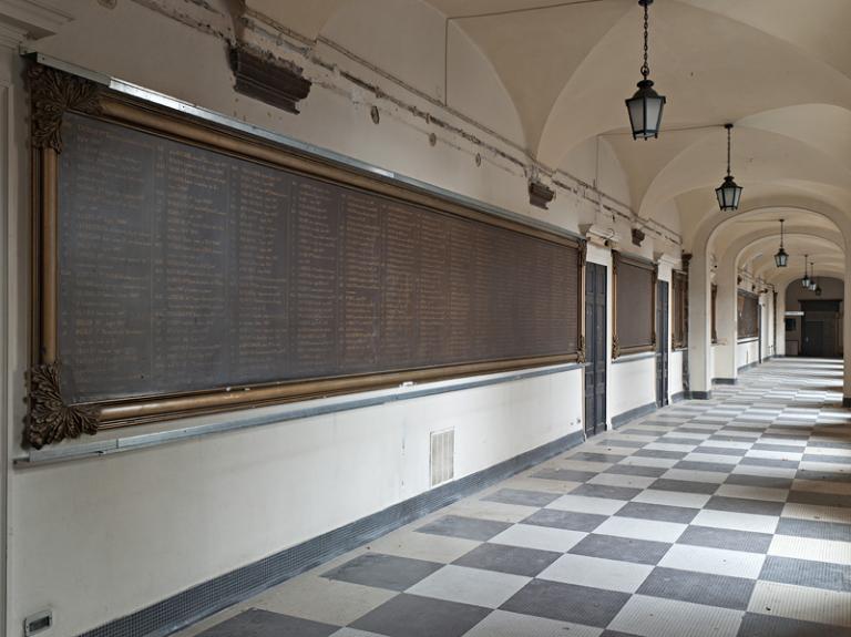 Hôtel-Dieu de Clermont-Ferrand : le tableau historique des anciens hôpitaux de Clermont et les tableaux des bienfaiteurs des hospices