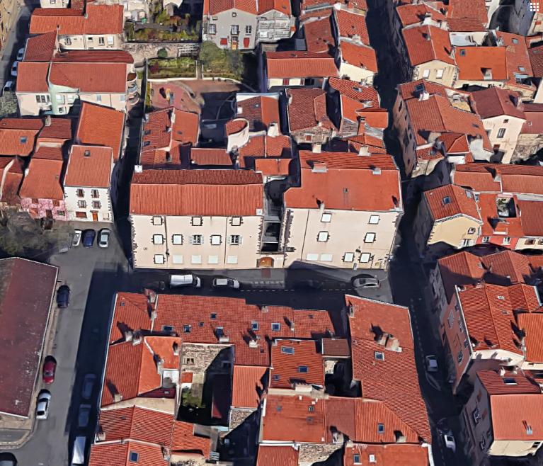 Bailliage, puis maison de ville ; ensemble de maisons, puis collège de jésuites de Montferrand, puis immeuble Saint-Pierre et maisons, actuellement immeuble et maisons
