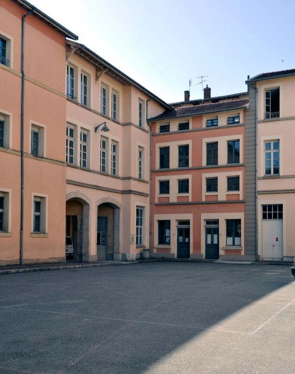 Collège de jésuites, puis institut national, école centrale supplémentaire, école communale secondaire, collège communal et école pratique de commerce et d'industrie, lycée, actuellement collège François-Ponsard