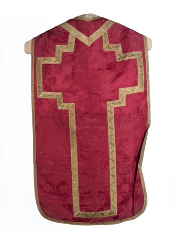 chasuble, étole, manipule, voile de calice, bourse de corporal : ornement rouge