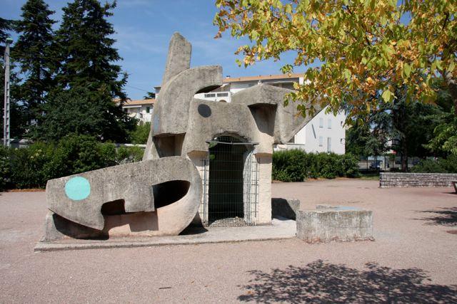 Sculpture (aménagement extérieur) : Sans titre