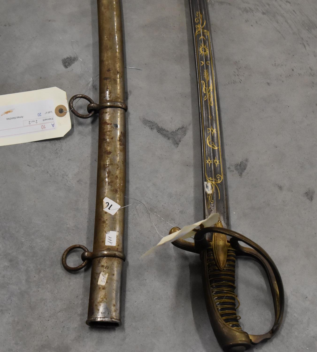 Fourreau d'un ensemble d'un sabre et son fourreau