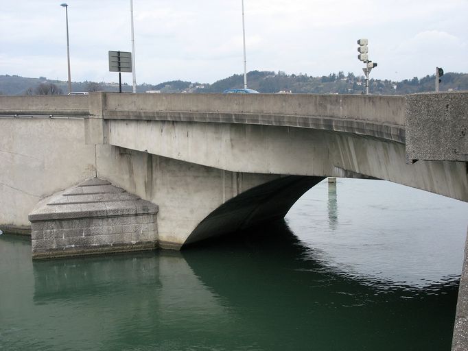 Pont routier de Lattre de Tassigny