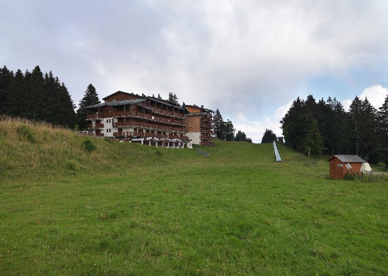 Ensemble de 2 immeubles, dits La Revardière ou immeuble Le Mont-Blanc et immeuble Les Belledonnes