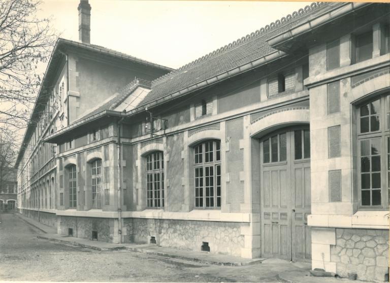 Le bâtiment des sciences du lycée Emile-Loubet (bâtiment G)