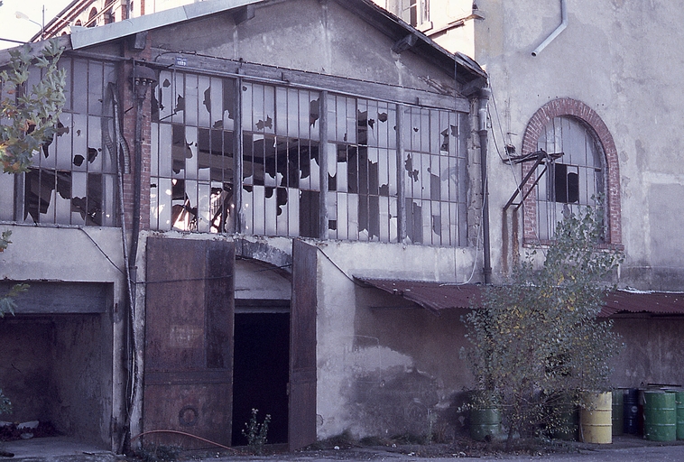 Usine d'impression sur étoffes dite indiennerie Sanial puis cartoucherie nationale actuellement Folimage et école du film d'animation la Poudrière