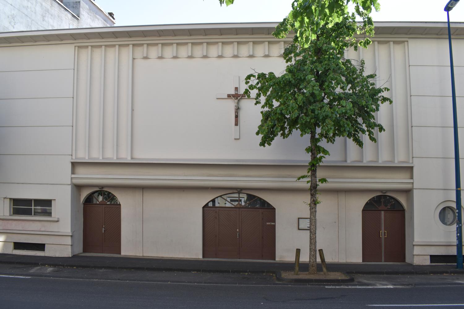 Garage automobile, puis cinéma "le Vox" actuellement chapelle Notre-Dame de la Merci