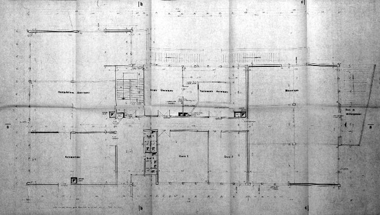 Groupe scolaire de Montroux, puis Cité technique, actuellement lycée d'enseignement général, technologique et professionnel René-Perrin