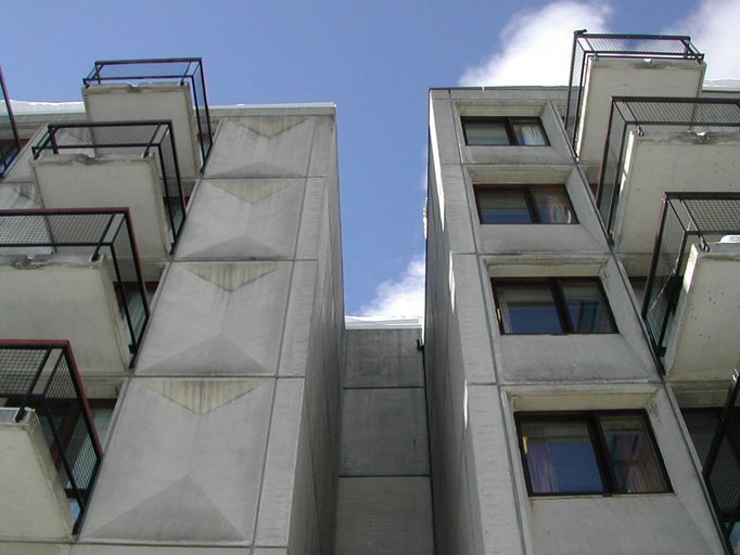 Hôtel de voyageurs le Flaine et immeuble dit résidence le Bételgeuse