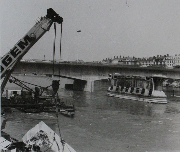 Pont Morand, puis pont du Bâtiment, puis pont Morand (détruit) ; culée (vestiges)