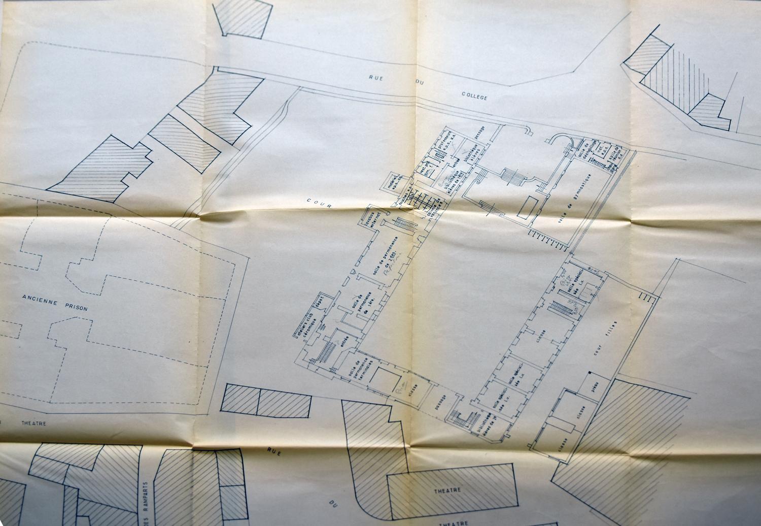 Projet d'agrandissement : plan masse et de distribution de la partie ancienne restaurée (rez-de-chaussée) par J. Pérol et A. Verdier, 1967 (AC Saint-Flour, 4 M 6/2)