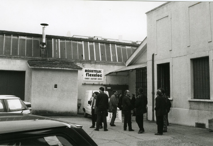 Ferblanterie Bonnefoy puis impression sur étoffes Meyer puis teinture pour fabrique Manhès L. puis Boindin P. Équipement électrique et Pelletier J. Repousse sur métaux puis Flexelec actuellement École Émile Cohl