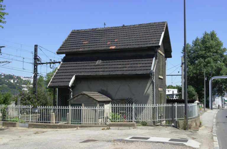 Maison de garde-barrière