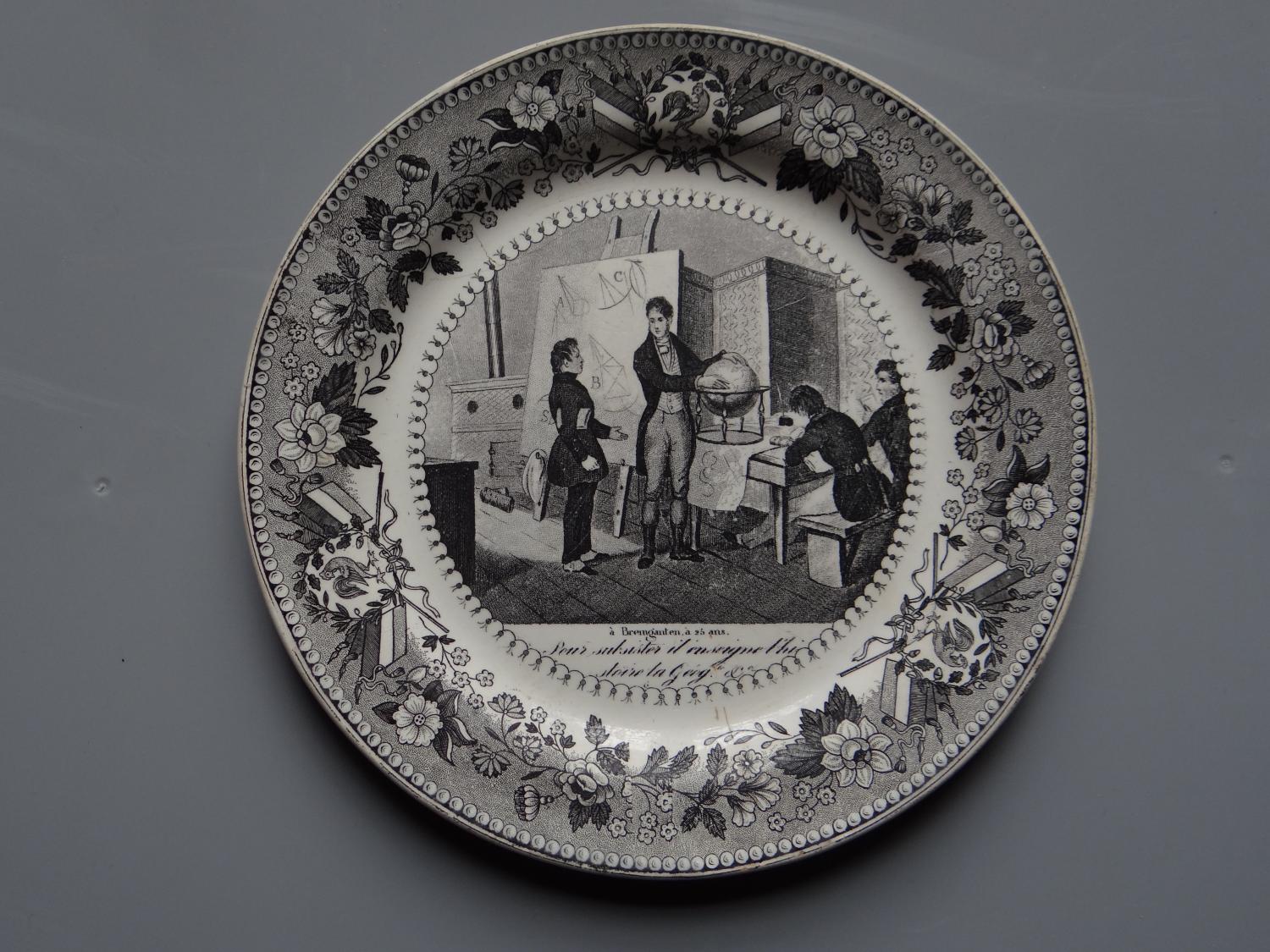 Ensemble de deux assiettes d'un service représentant la vie de Louis-Philippe d'Orléans : assiette n°6 de la série