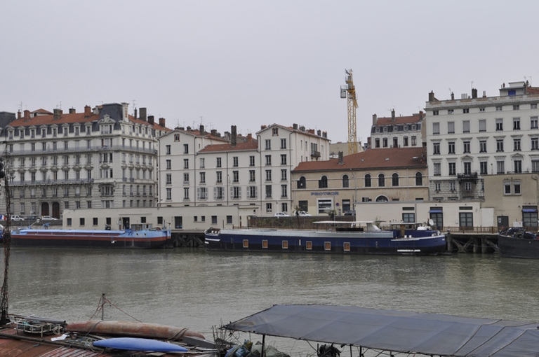 Ancien port de l'occident puis Siège social et chais de la Cie Lyonnaise de Navigation & remorquage Lyon actuellement restaurant et bureaux