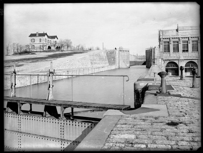 Centrale hydroélectrique dite usine hydraulique de Cusset, ou dite centrale de Cusset, barrage, écluse