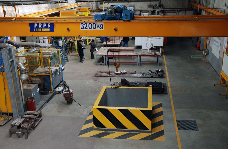 Quatre machines à fondre : deux fours à aluminium, un four de fonte, et un four de cire perdue ; quatre machines à modifier la malléabilité : une sablerie pour sable noir et trois malaxeurs de sable ; une machine à modeler : noyauteuse