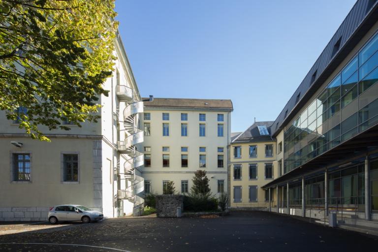 Couvent de la Visitation, puis école secondaire communale, puis collège royal, puis lycée impérial, puis lycée de garçons, actuellement lycée Vaugelas