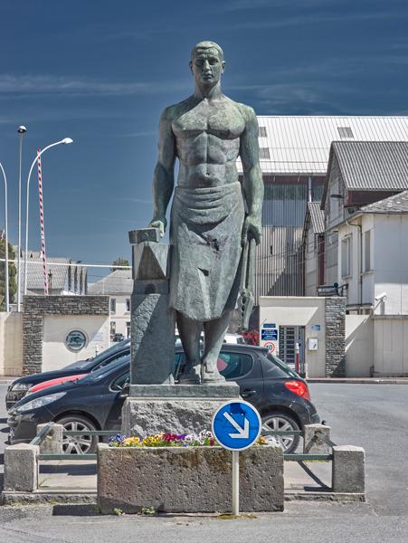 Statue : « Le Forgeron » place Martinot, Commentry