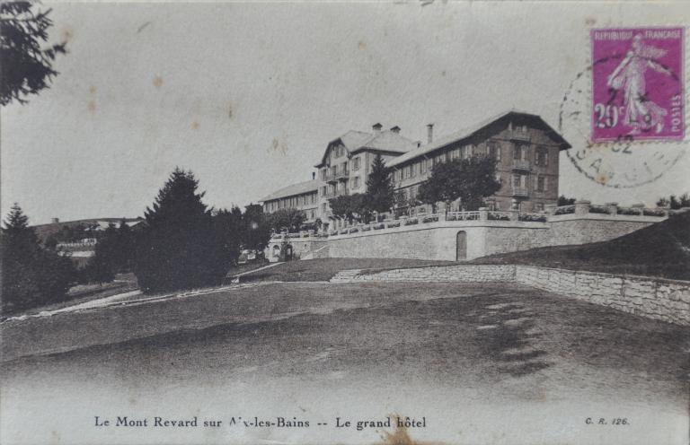 Hôtel de voyageurs, dit chalets-hôtels du Mont-Revard, puis Grand Hôtel PLM du Mont-Revard, actuellement immeuble à logements