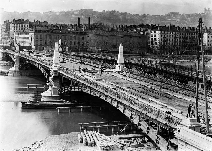 Pont du Midi, puis premier pont Galliéni (détruit)