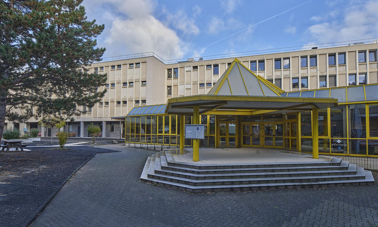 Lycée technique de jeunes filles, actuellement lycée d'enseignement général et technologique Sidoine-Apollinaire