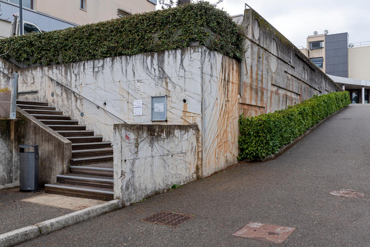 Collège d’enseignement général 400, dit collège La Ségalière, actuellement lycée des métiers de l'hôtellerie et collège la Ségalière, dits cité scolaire de Largentière