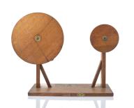 Instrument de démonstration en mécanique des solides : poulies de transmission de mouvement circulaire par courroie