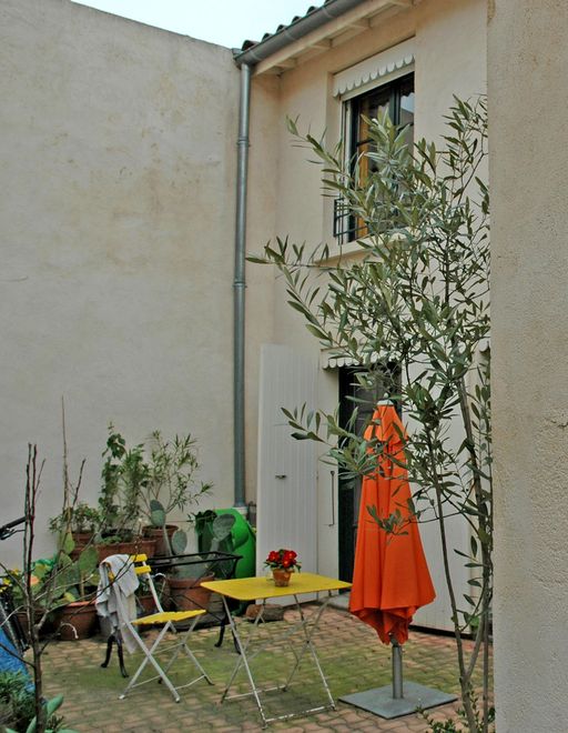 Maison en fond de cour