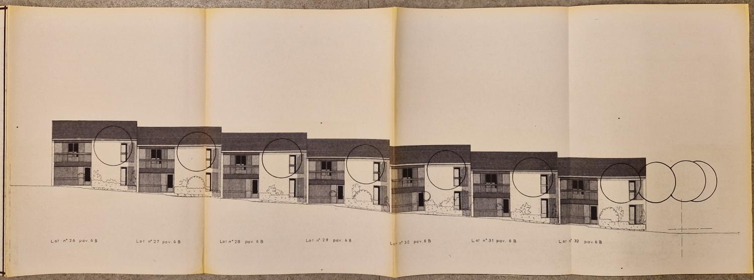 Élévations sur rue d'un ensemble de 7 pavillons du lotissement des Vignes (cite de Croix-de-Neyrat), 1977