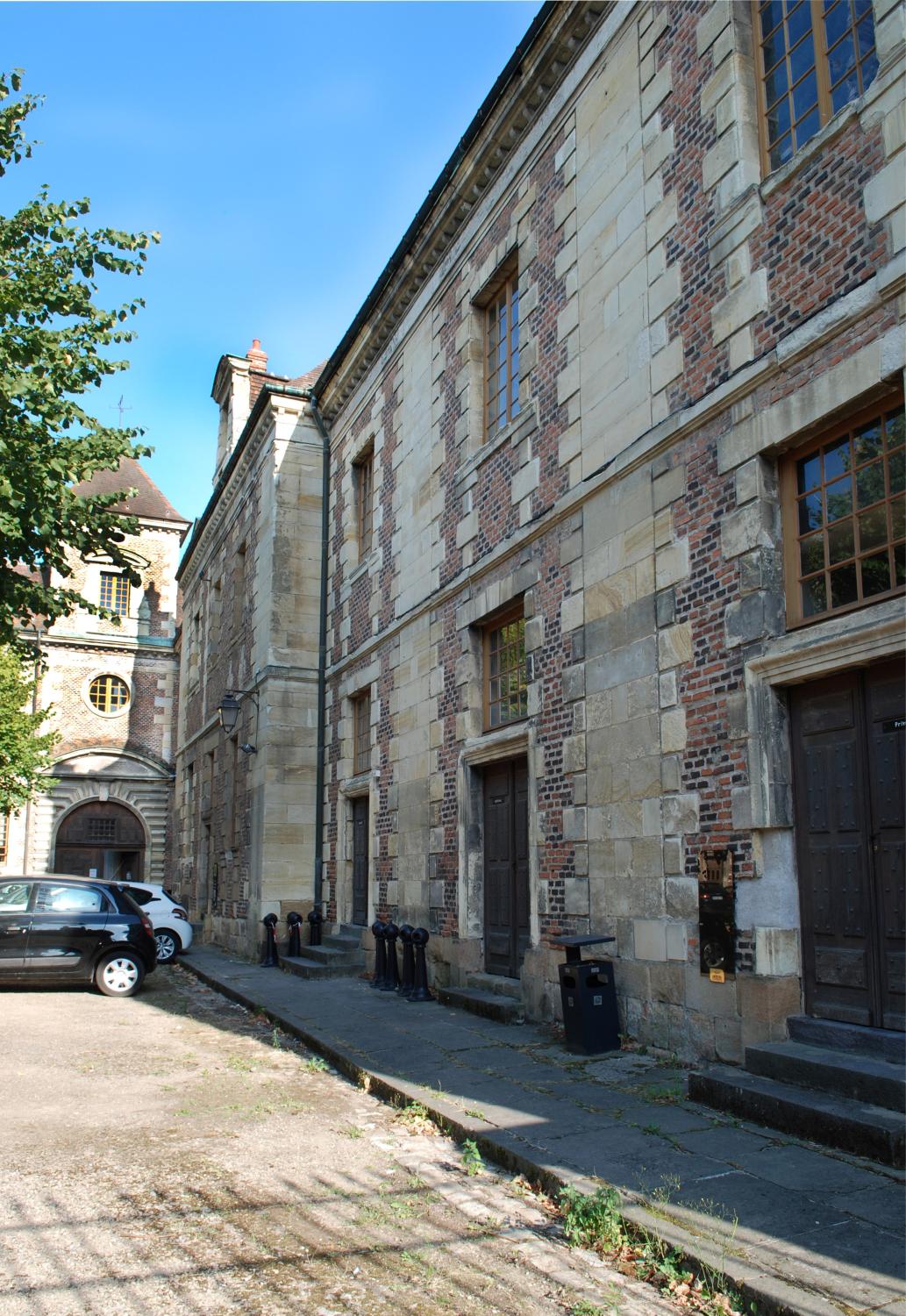 Collège de jésuites dit collège Sainte-Marie, puis école centrale, actuellement palais de justice