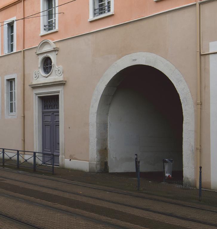 Collège de jésuites, dit Royal-Dauphin, puis école centrale, lycée, collège royal, lycée de garçons puis lycée de jeunes filles, actuellement cité scolaire Stendhal
