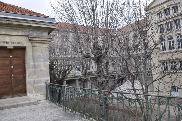 École normale d'institutrices, puis institut de formation des maîtres, actuellement collège