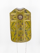 ornement doré n°1 : chasuble, étole, manipule, voile de calice, bourse de corporal