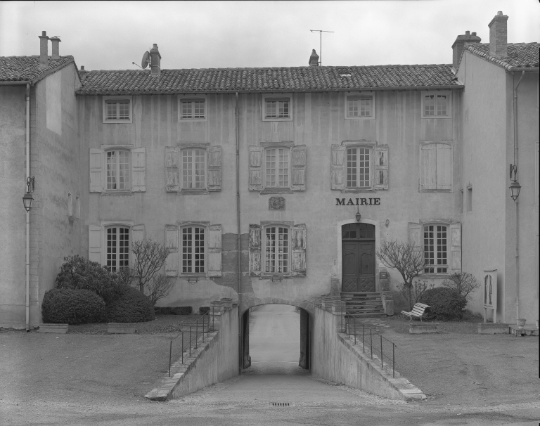 Maison de chanoinesse (maison de madame de Fenoÿl), puis presbytère, actuellement mairie