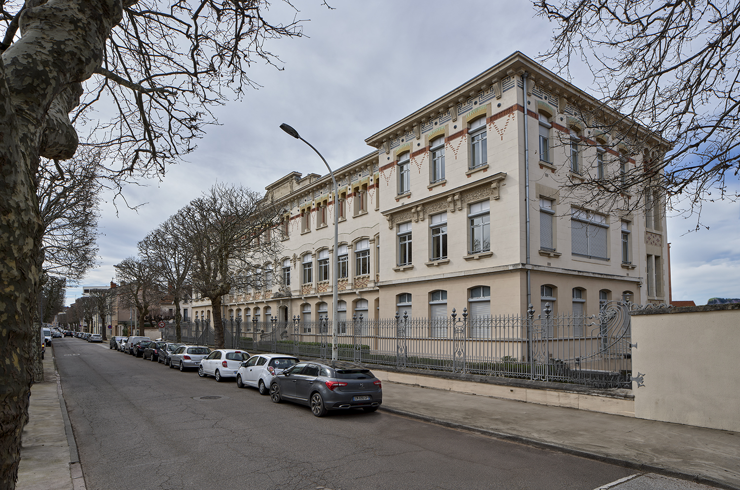 École pratique de commerce et d’industrie, actuellement lycée d’enseignement général, technologique et professionnel, dit cité scolaire Hippolyte Carnot