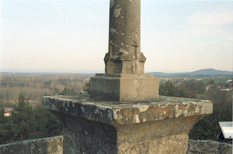 Croix de cimetière, actuellement croix monumentale