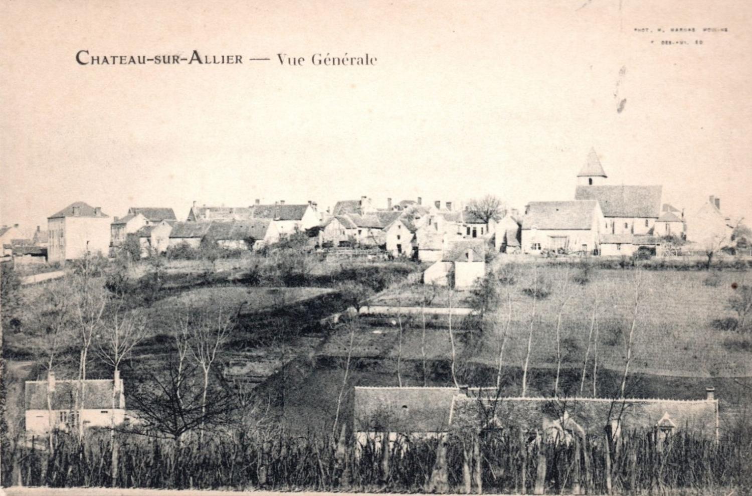 Château-sur-Allier : Vue générale [depuis le Lieu Carobe]. Vers 1900