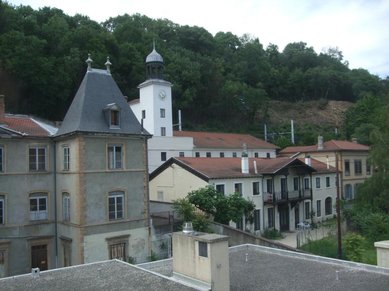 Fabrique de soieries Berne et Cie puis manufacture de foulards Sabran dit bâtiment de l'horloge actuellement logements