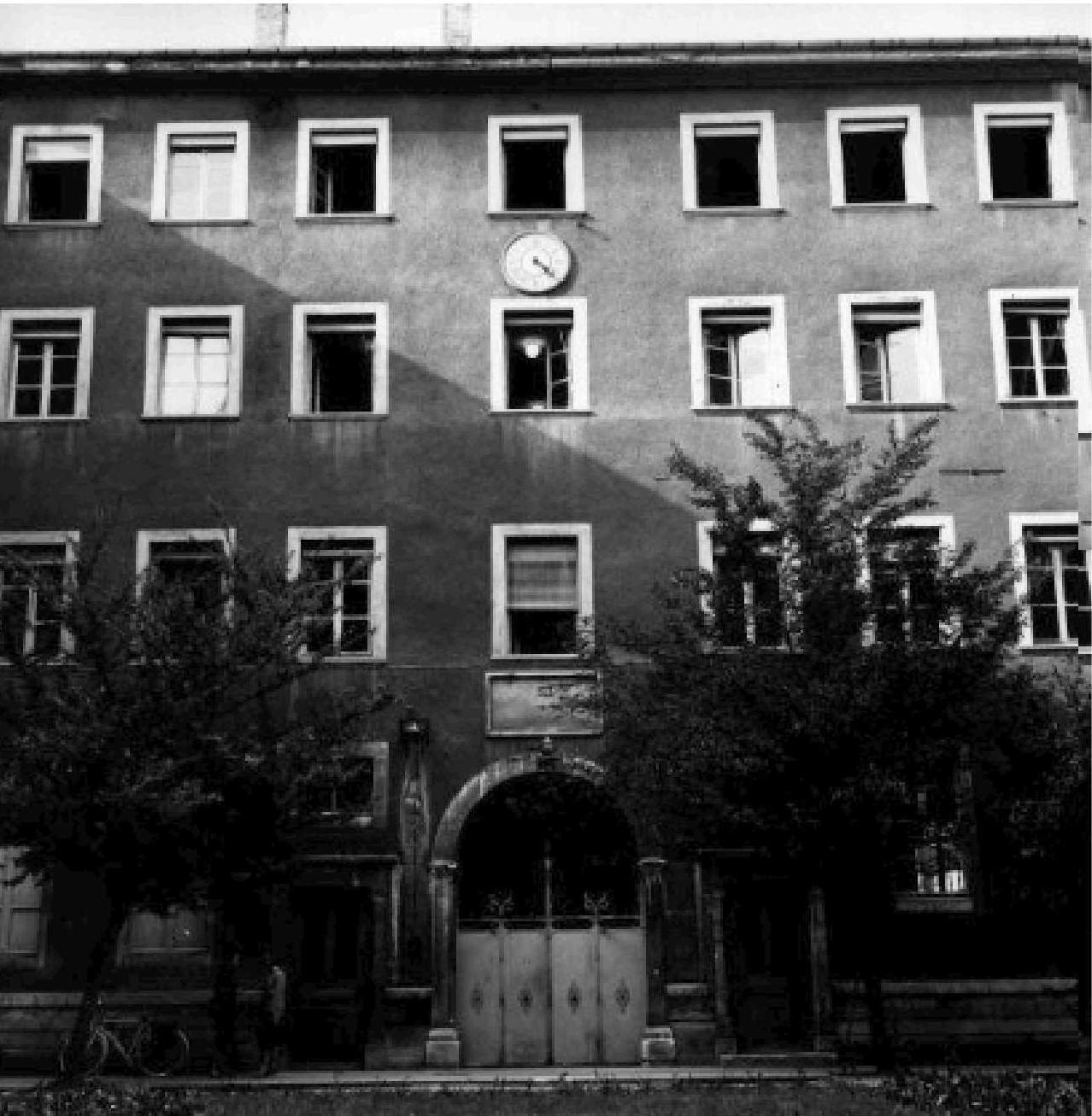 Collège de jésuites, dit Royal-Dauphin, puis école centrale, lycée, collège royal, lycée de garçons puis lycée de jeunes filles, actuellement cité scolaire Stendhal