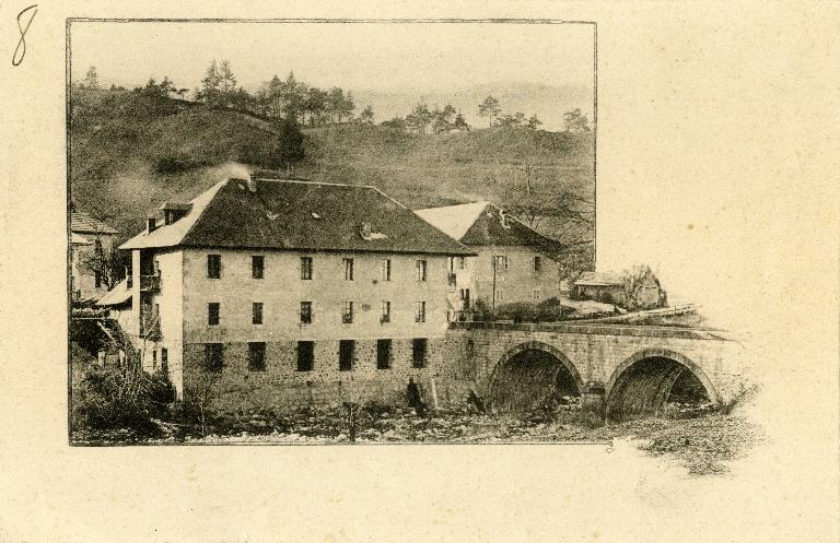 Moulin à farine et forge du Pont de Lescheraines actuellement logement et quincaillerie