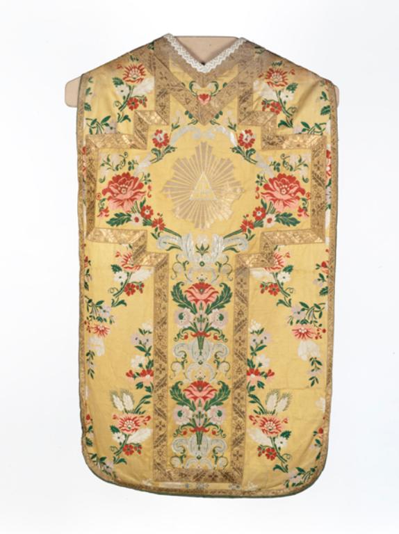 chasuble ; bourse de corporal : ornement doré