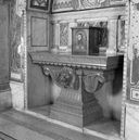 Autel du décor d'architecture de la chapelle souterraine dite caveau de saint Pothin