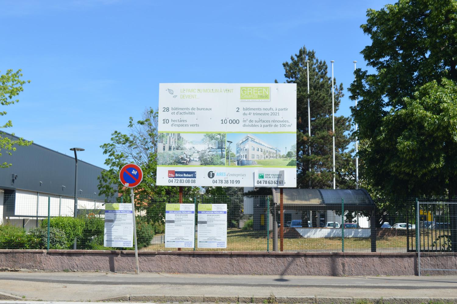 Société Française de Tubize (1924) puis Rhodiaceta (1951) avec cité ouvrière puis Parc d'Activités du Moulin à Vent actuellement Green Campus Park et cité ouvrière