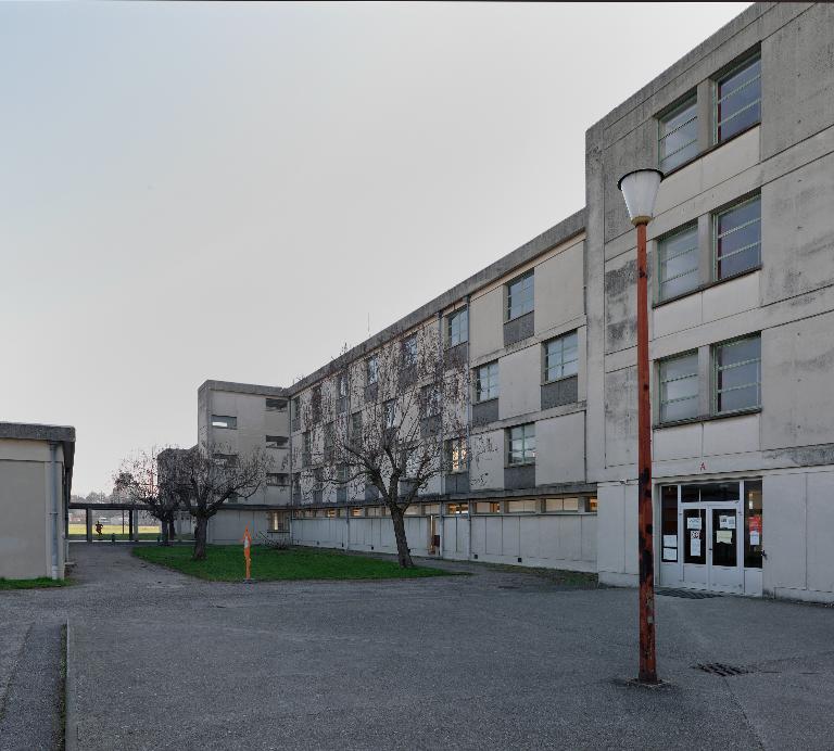 Lycée d'enseignement général, technique et professionnel, actuellement lycée des métiers du cuir, dit lycée du Dauphiné