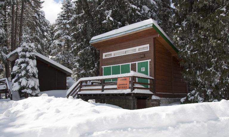 Ensemble de 5 maisons (chalets), dits chalets greniers