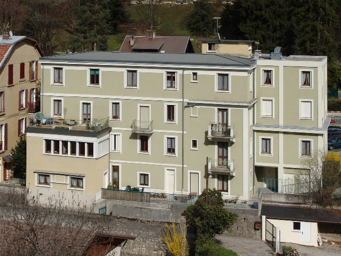 Maison, puis hôtel la Roseraie, puis maison familiale des jeunes paralysés, actuellement immeuble la Roseraie